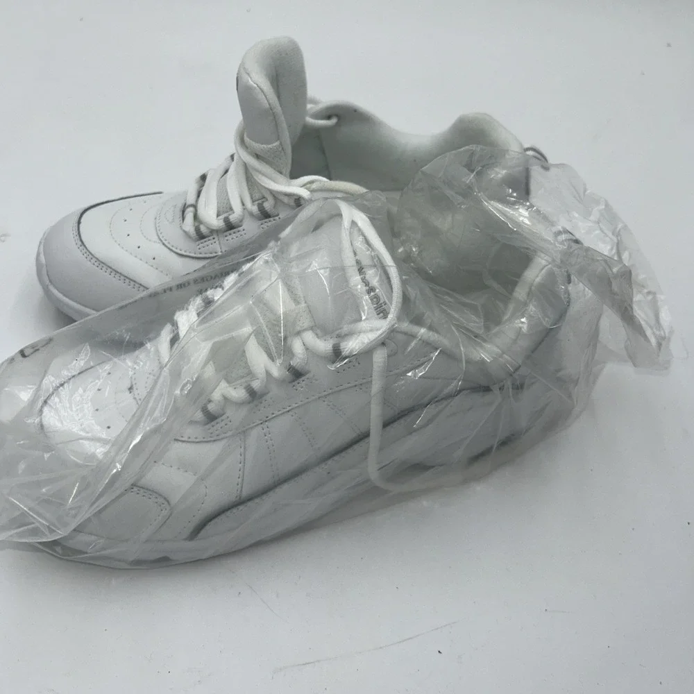 NWOT Easy Spirit Women's 9 White Leather Walking Punter Sneakers - Picture 4 of 5